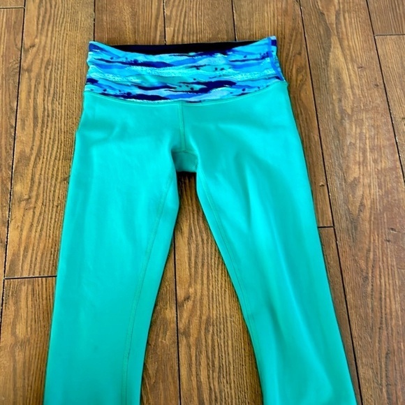 Lululemon Wunder Under Crop - Picture 3 of 9